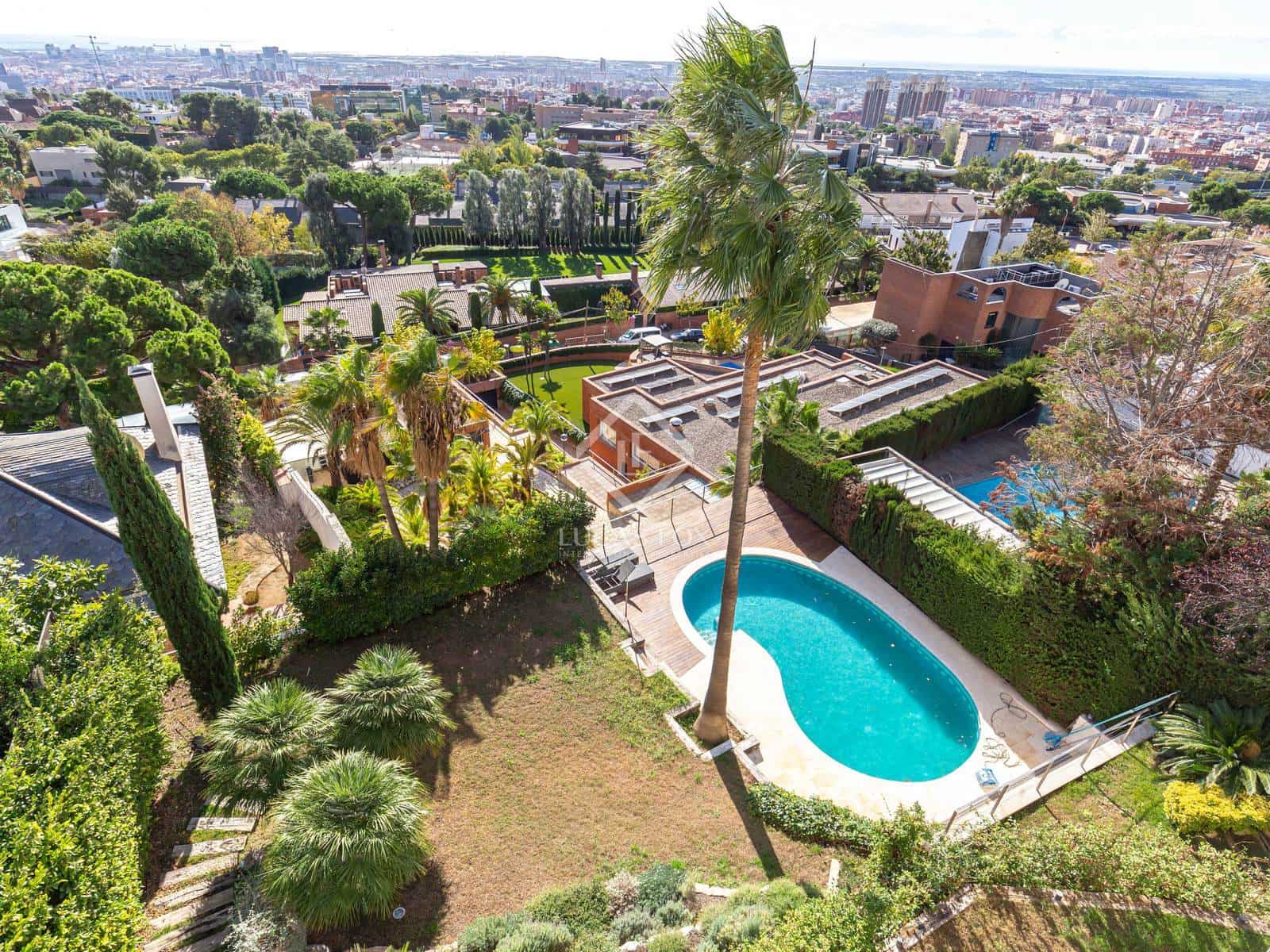 5 bedroom Villa for sale in Esplugues de Llobregat with pool garage - € 2,940,000 (Ref: 7892025)