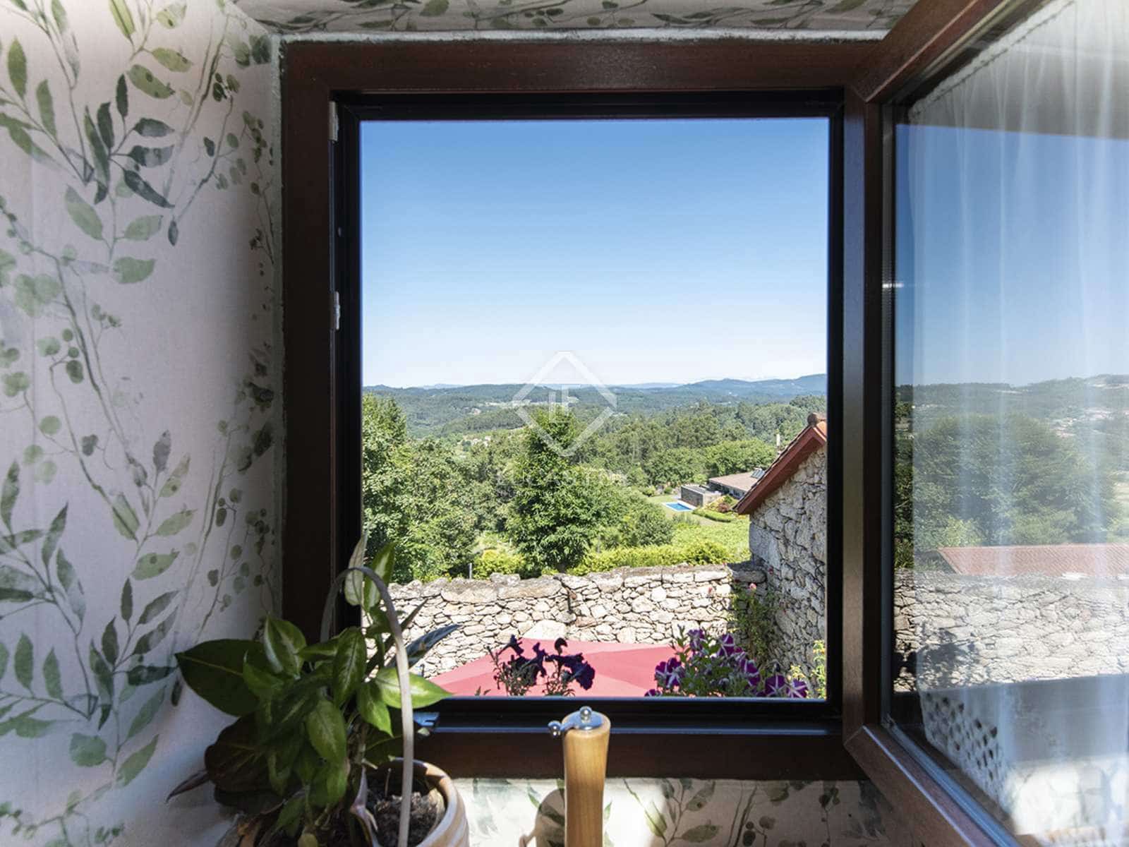 4 soveværelse Villa til salg i Barro med garage - € 695.000 (Ref: 7897224)