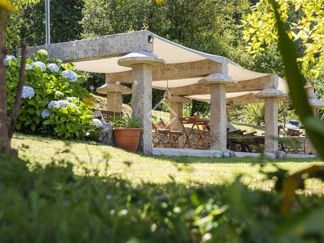 4 soveværelse Villa til salg i Barro med swimmingpool garage - € 695.000 (Ref: 7897224)