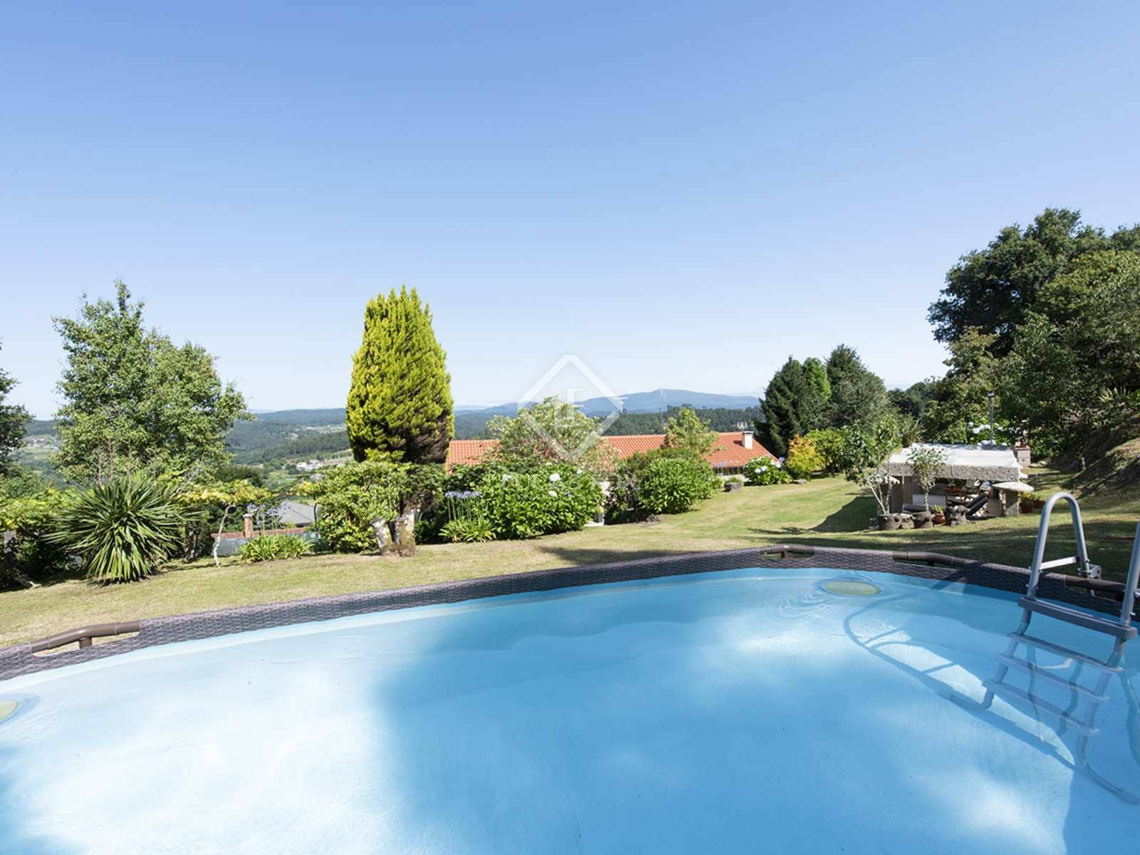 4 soveværelse Villa til salg i Barro med garage - € 695.000 (Ref: 7897224)