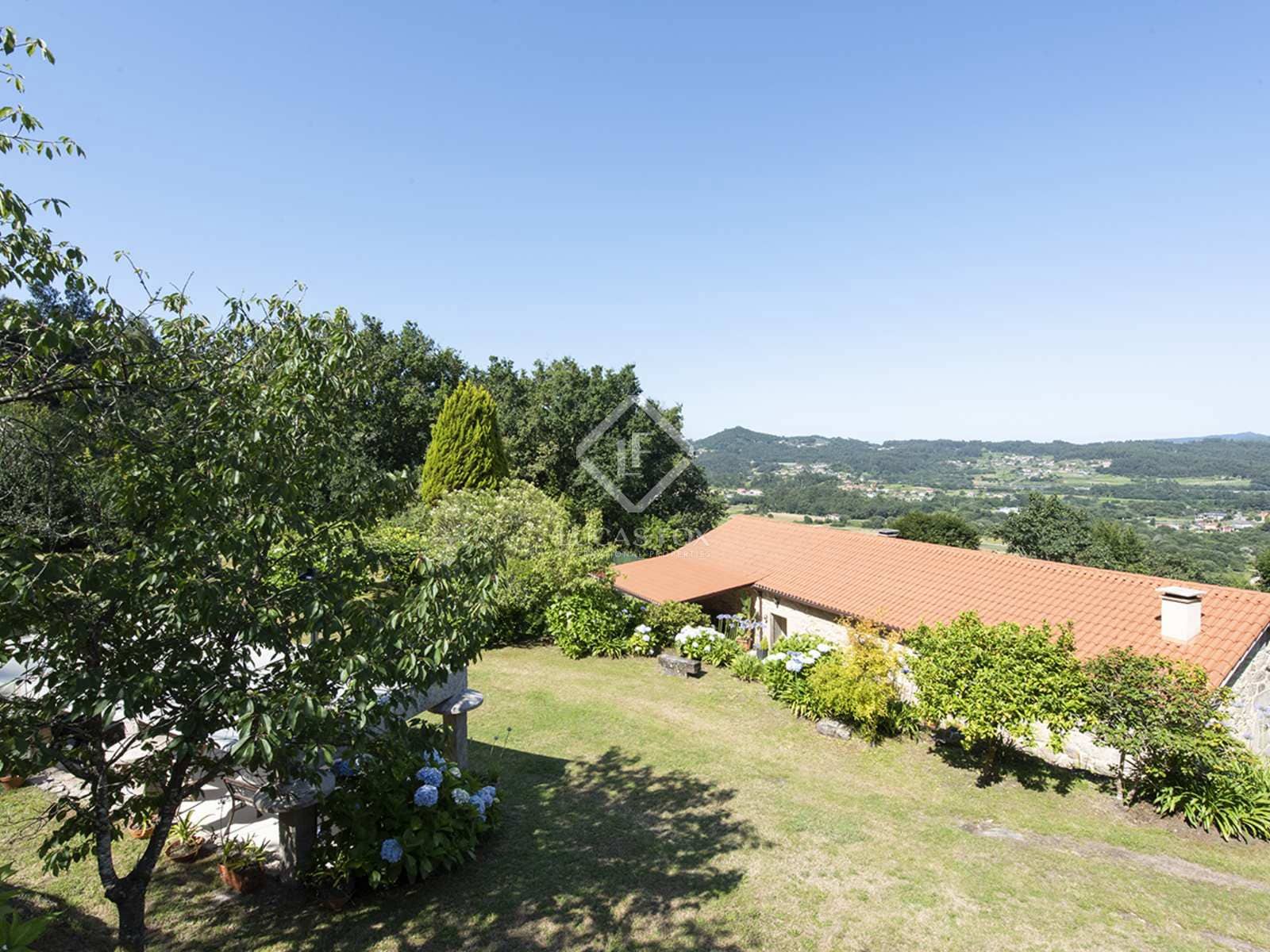 4 soveværelse Villa til salg i Barro med garage - € 695.000 (Ref: 7897224)