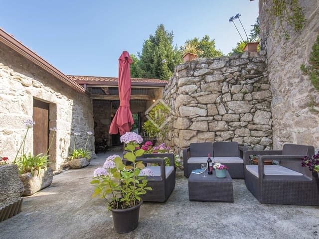 4 bedroom Villa for sale in Barro with garage - € 695,000 (Ref: 7897224)