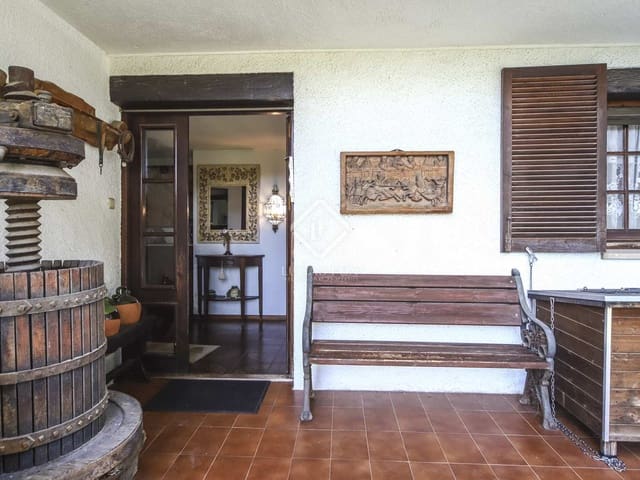 5 bedroom Villa for sale in El Vendrell with pool garage - € 1,280,000 (Ref: 7897296)