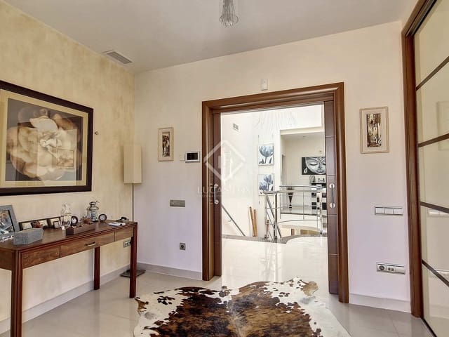 5 bedroom Villa for sale in Cunit with pool garage - € 1,580,000 (Ref: 7897298)