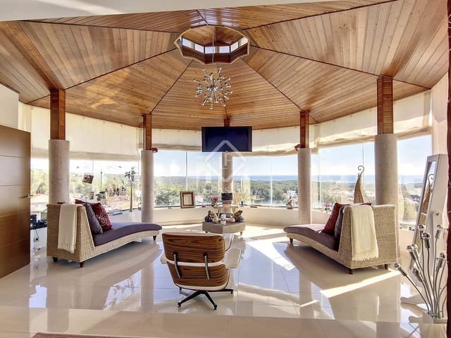 5 bedroom Villa for sale in Cunit with pool garage - € 1,580,000 (Ref: 7897298)