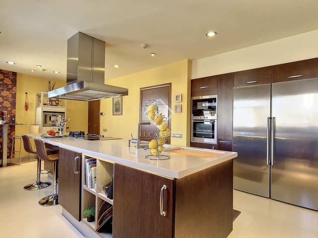 5 bedroom Villa for sale in Cunit with pool garage - € 1,580,000 (Ref: 7897298)