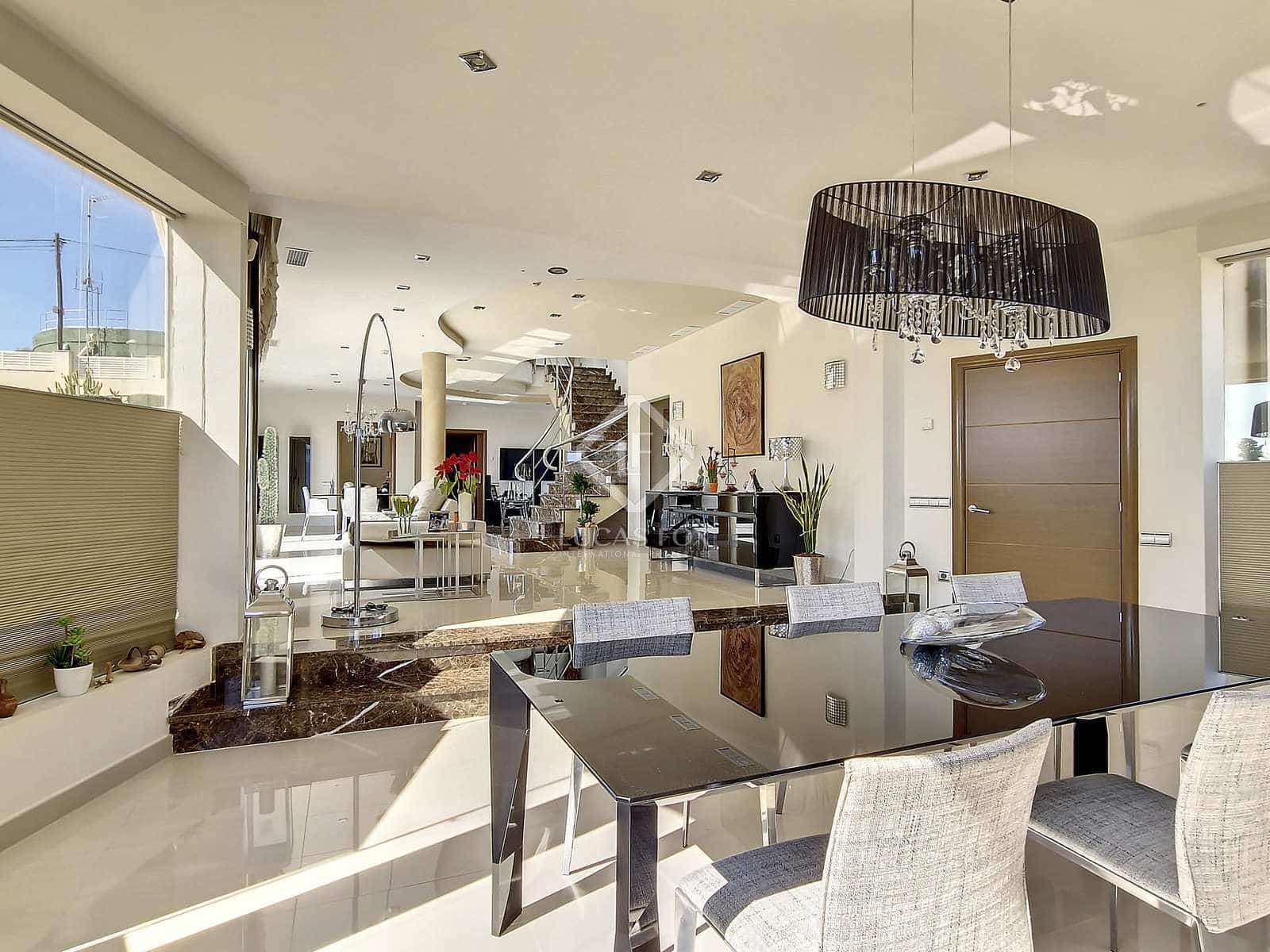 5 soveværelse Villa til salg i Cunit med swimmingpool garage - € 1.580.000 (Ref: 7897298)