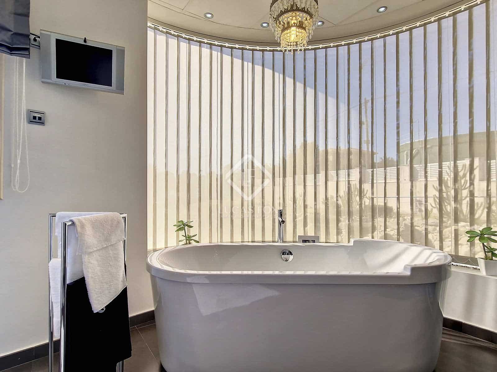 5 soveværelse Villa til salg i Cunit med swimmingpool garage - € 1.580.000 (Ref: 7897298)