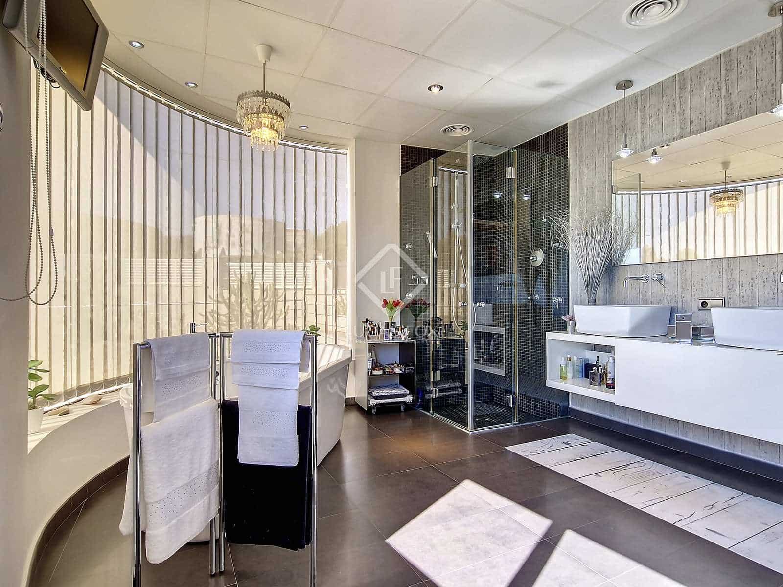 5 soveværelse Villa til salg i Cunit med swimmingpool garage - € 1.580.000 (Ref: 7897298)