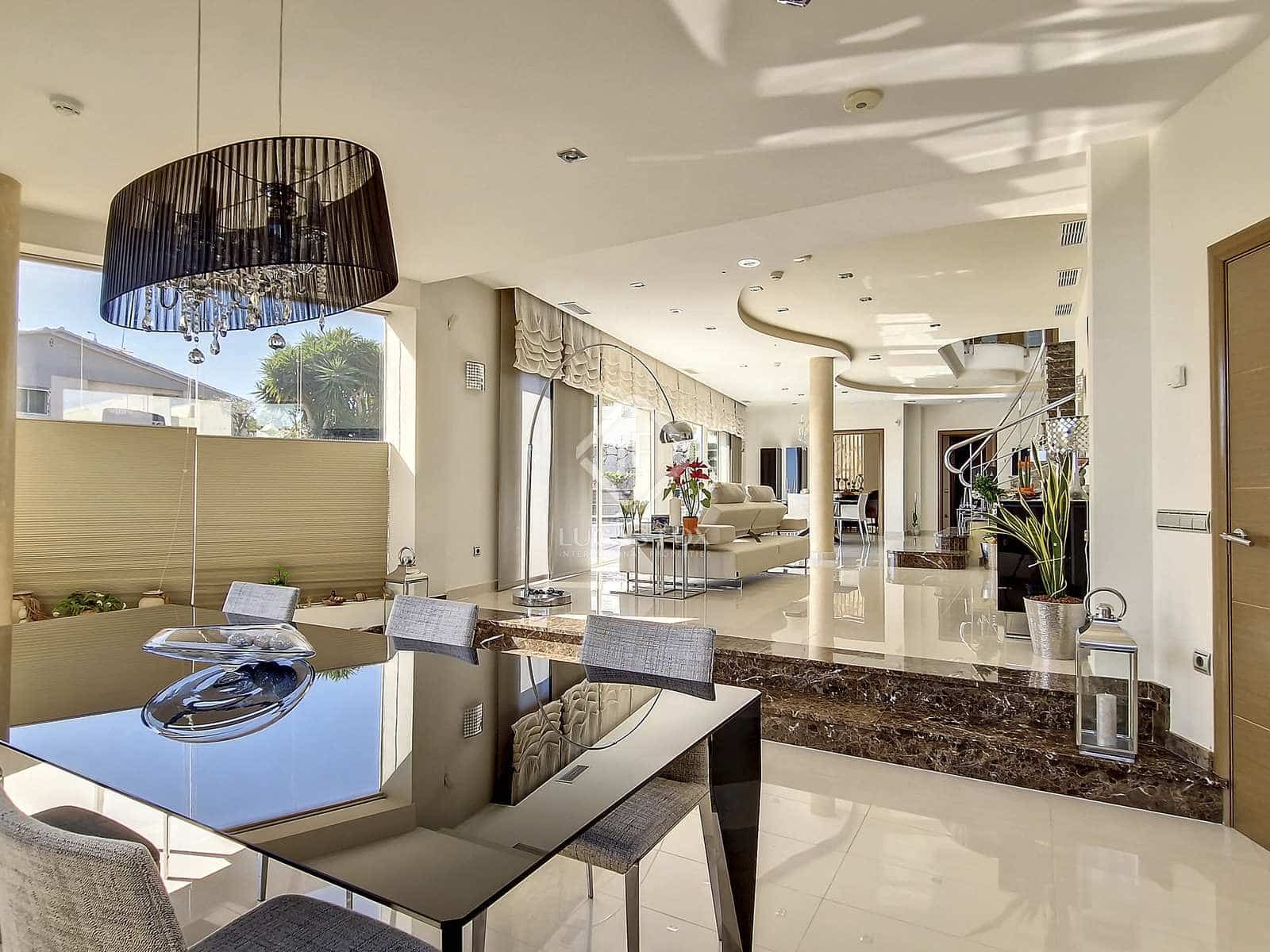 5 soveværelse Villa til salg i Cunit med swimmingpool garage - € 1.580.000 (Ref: 7897298)