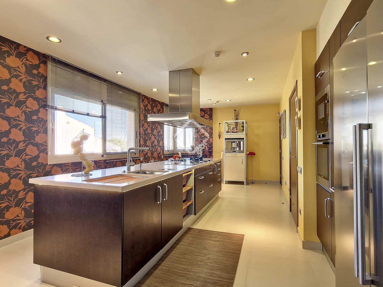 5 soveværelse Villa til salg i Cunit med swimmingpool garage - € 1.580.000 (Ref: 7897298)