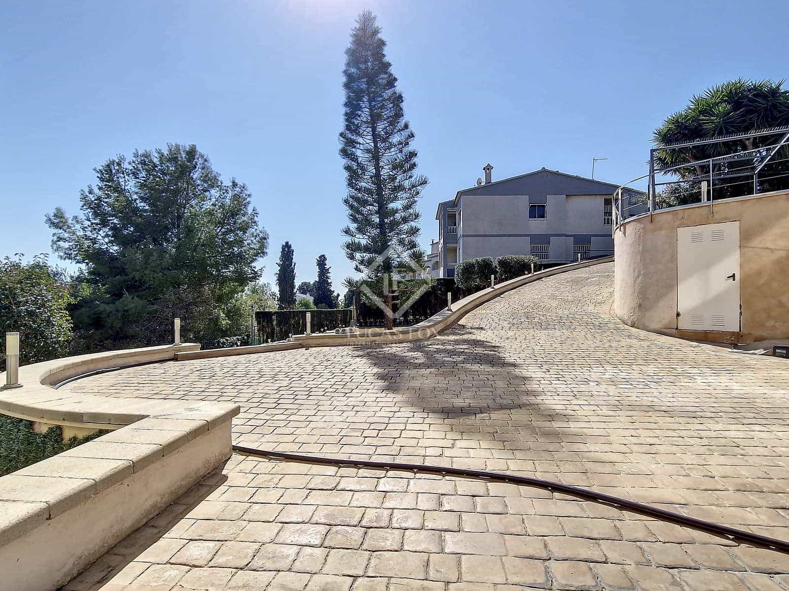 5 soveværelse Villa til salg i Cunit med swimmingpool garage - € 1.580.000 (Ref: 7897298)