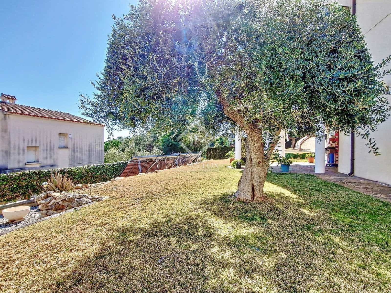 5 soveværelse Villa til salg i Cunit med swimmingpool garage - € 1.580.000 (Ref: 7897298)