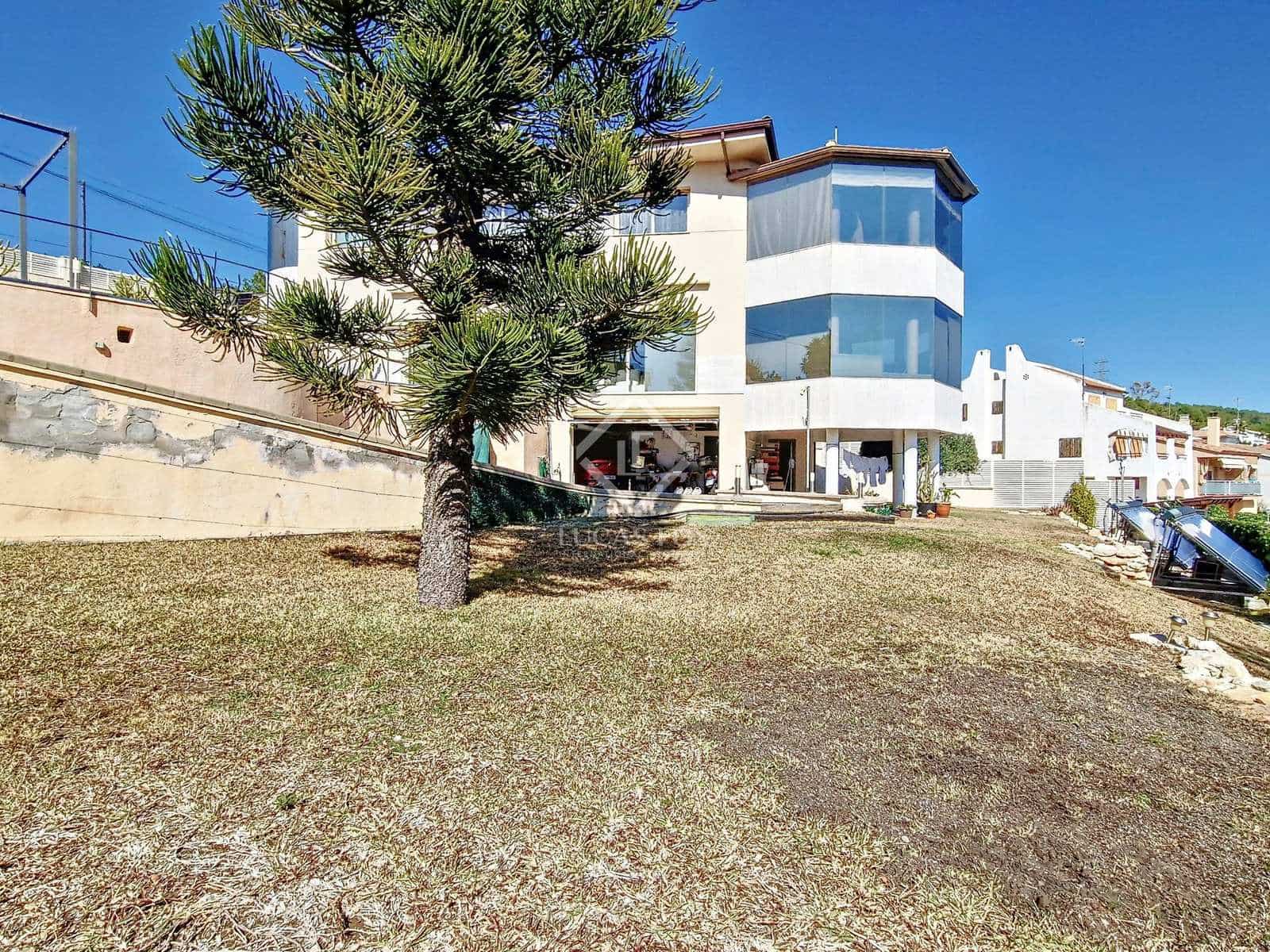 5 soveværelse Villa til salg i Cunit med swimmingpool garage - € 1.580.000 (Ref: 7897298)