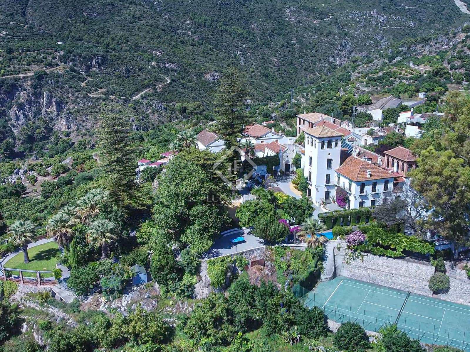 14 soverom Finca/Herregård til salgs i Otivar med svømmebasseng garasje - € 3 495 000 (Ref: 7898697)