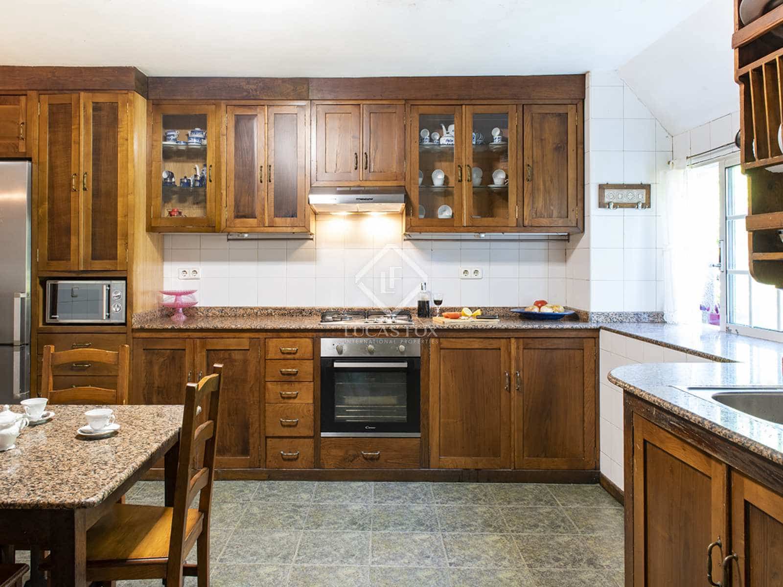 9 slaapkamer Finca/Landhuis te koop in Marcon met garage - € 1.500.000 (Ref: 7898700)