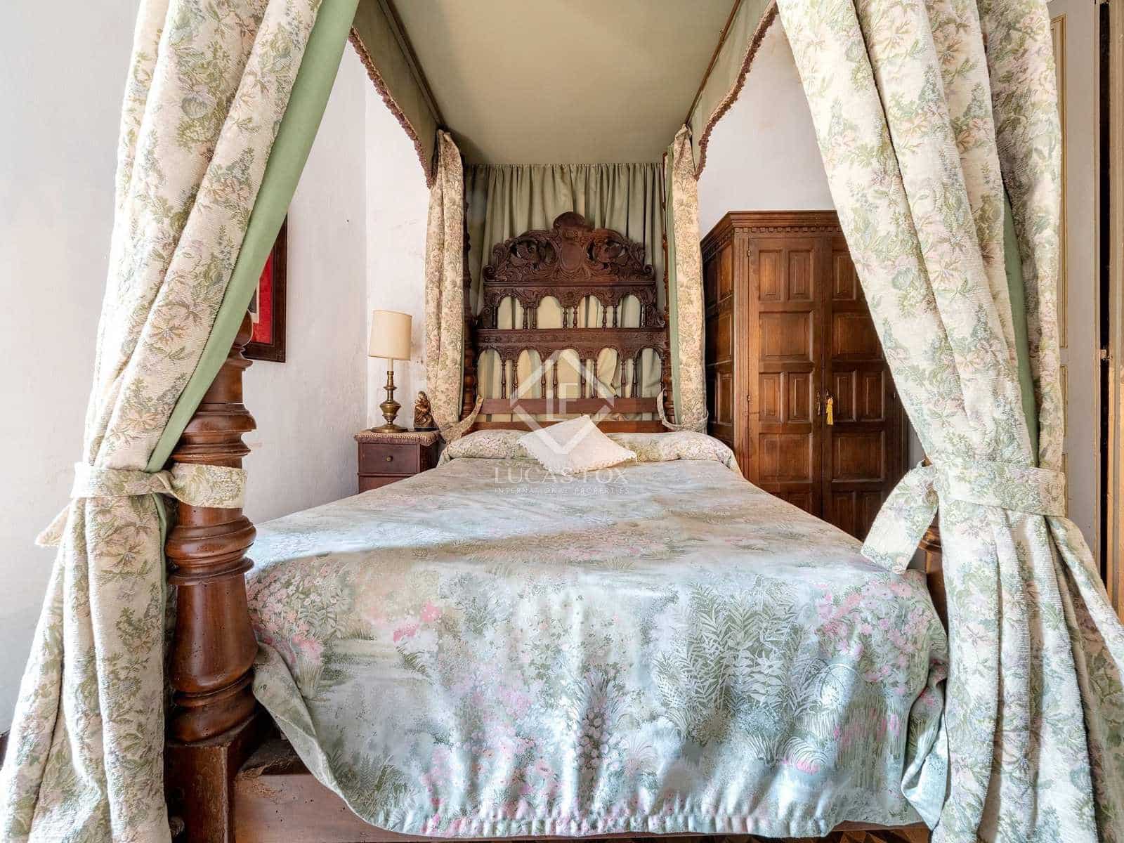 10 bedroom Villa for sale in Vinyols i els Arcs with garage - € 595,000 (Ref: 7898706)