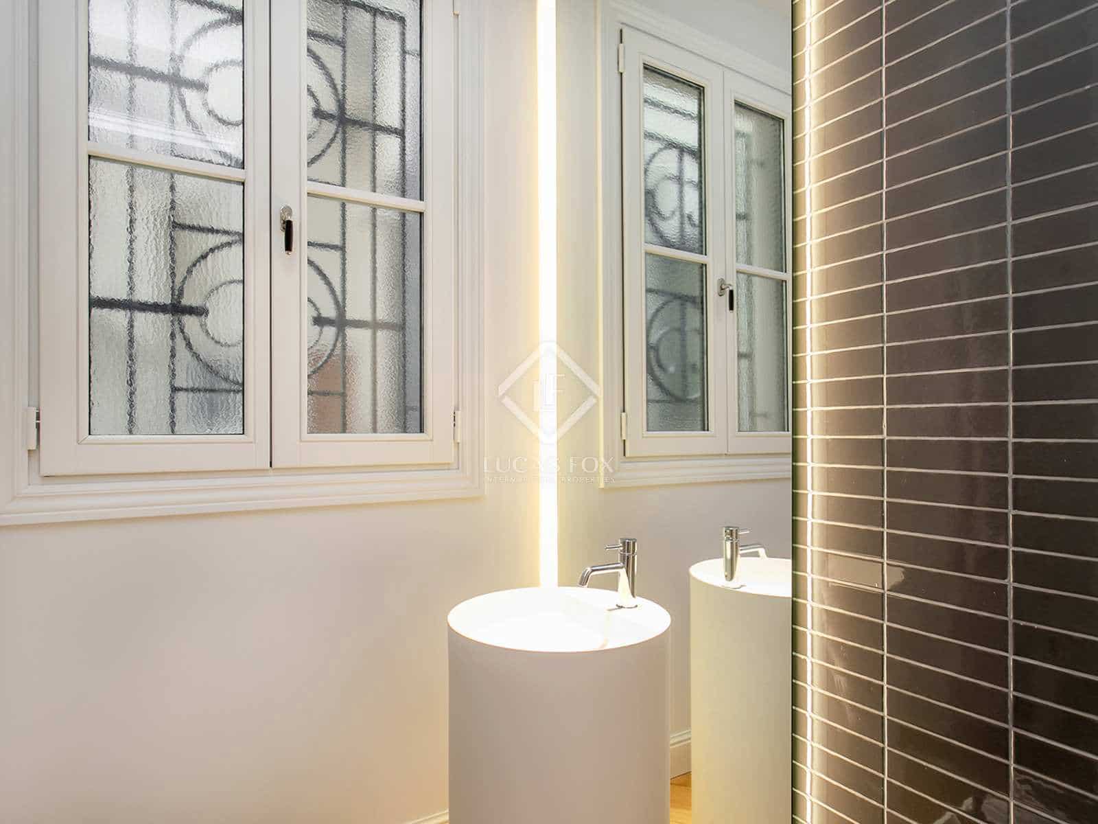 3 bedroom Apartment for rent in Barcelona city with pool - € 9,000 (Ref: 7898731)