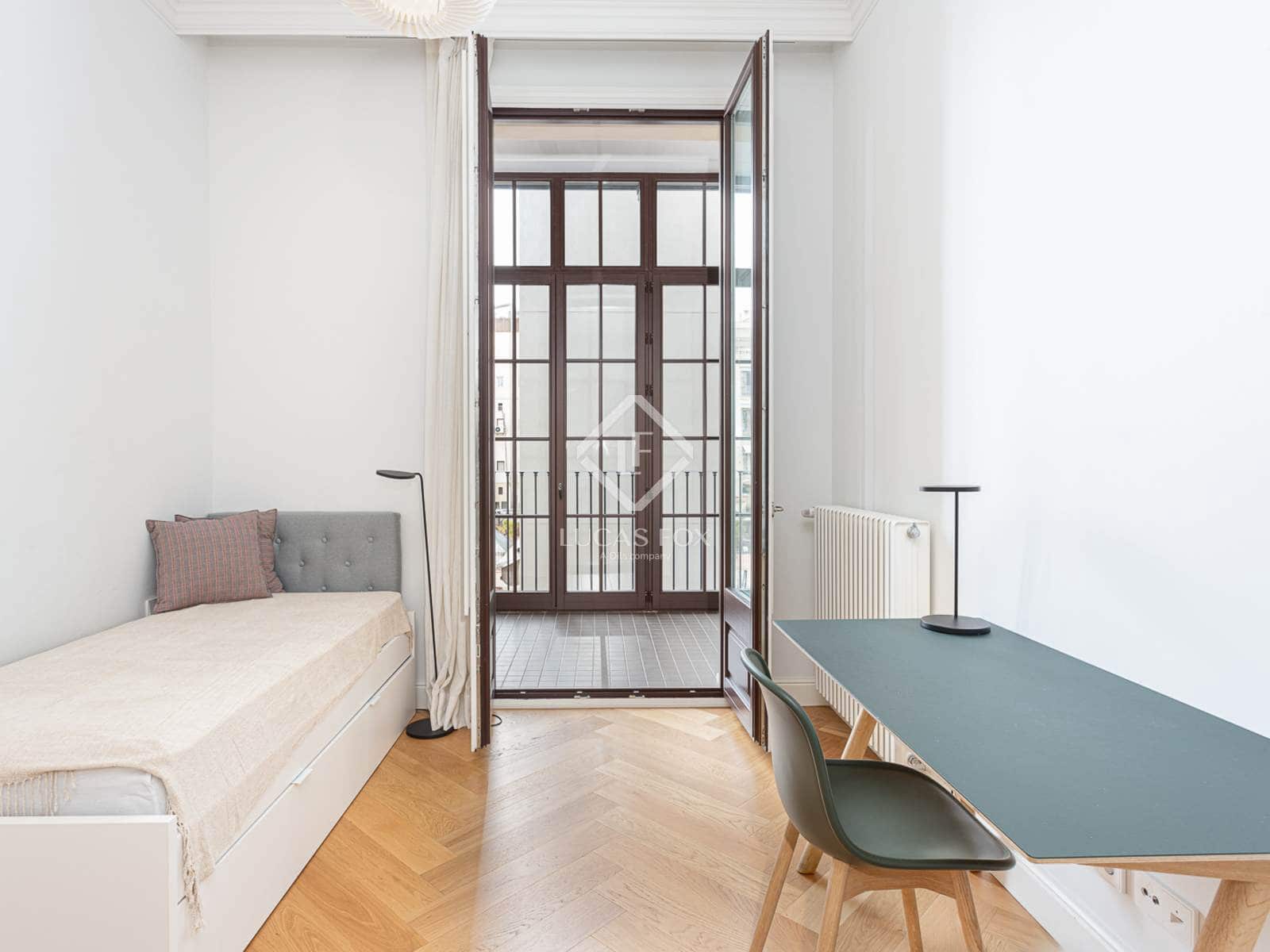 3 bedroom Apartment for rent in Barcelona city with pool - € 9,000 (Ref: 7898731)