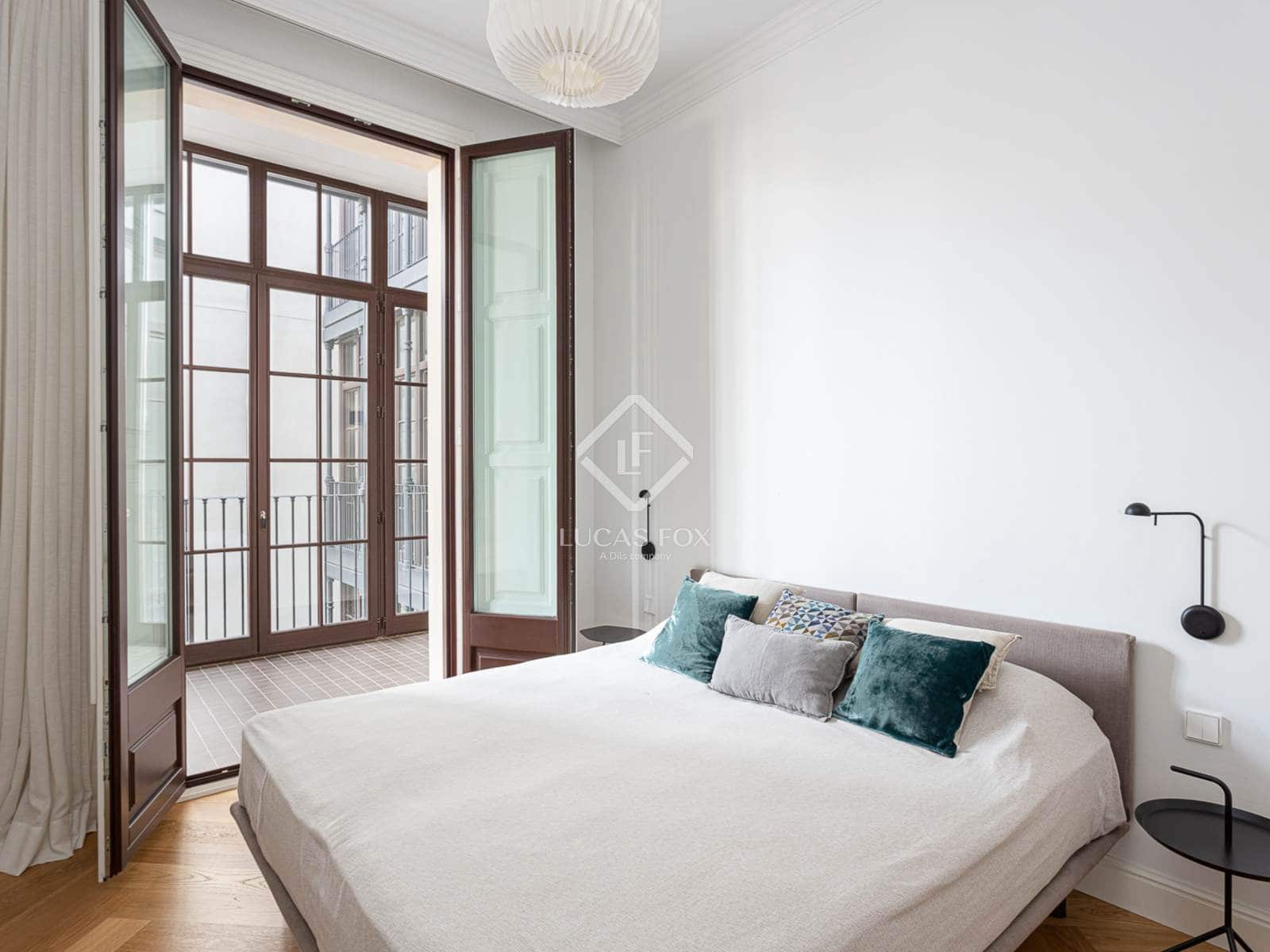 3 bedroom Apartment for rent in Barcelona city with pool - € 9,000 (Ref: 7898731)