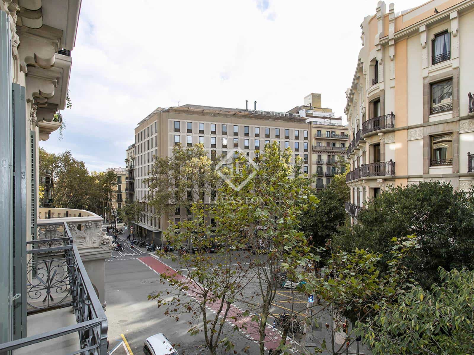 3 bedroom Apartment for rent in Barcelona city with pool - € 9,000 (Ref: 7898731)