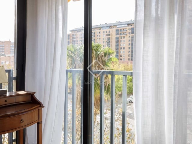 3 Zimmer Apartment zu vermieten in València Stadt mit Garage - 1.700 € (Ref: 7899010)