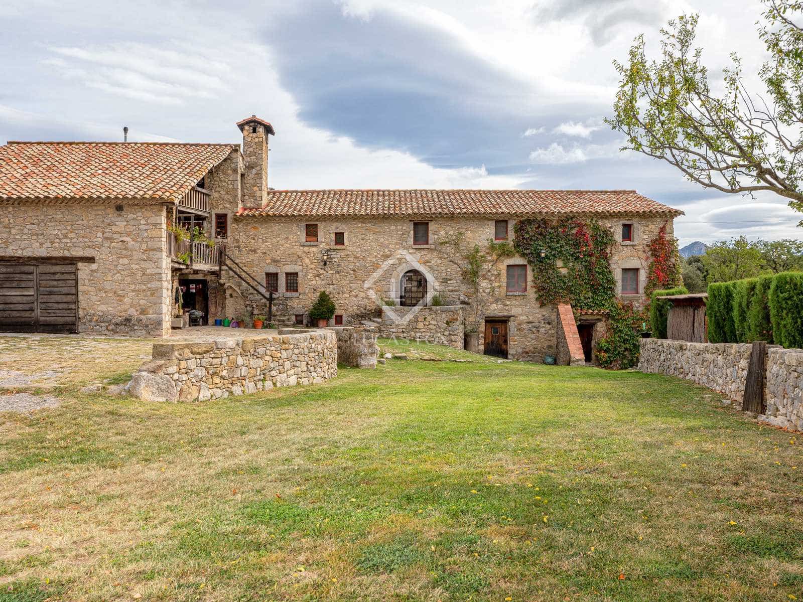 14 soveværelse Finca/Landehus til salg i Sales de Llierca med swimmingpool - € 1.500.000 (Ref: 7917915)