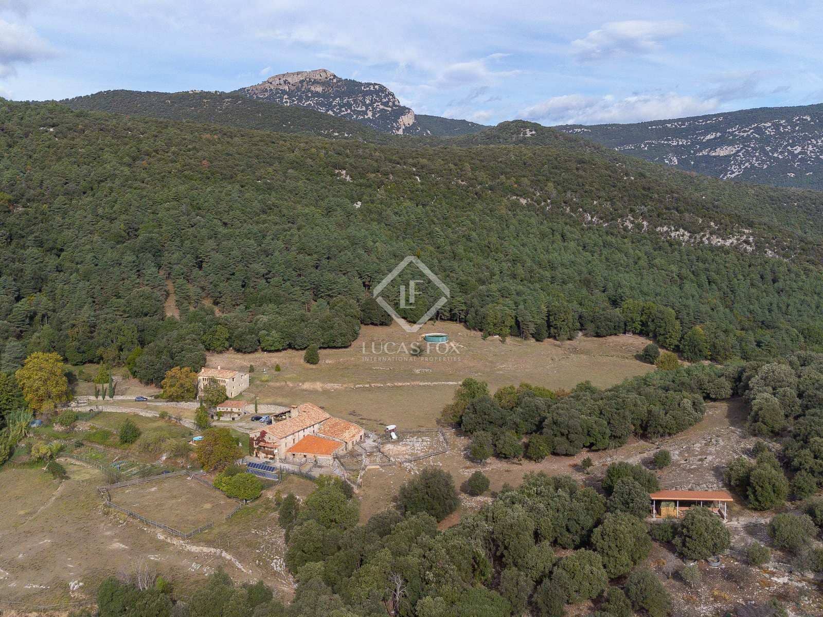 14 soveværelse Finca/Landehus til salg i Sales de Llierca med swimmingpool - € 1.500.000 (Ref: 7917915)