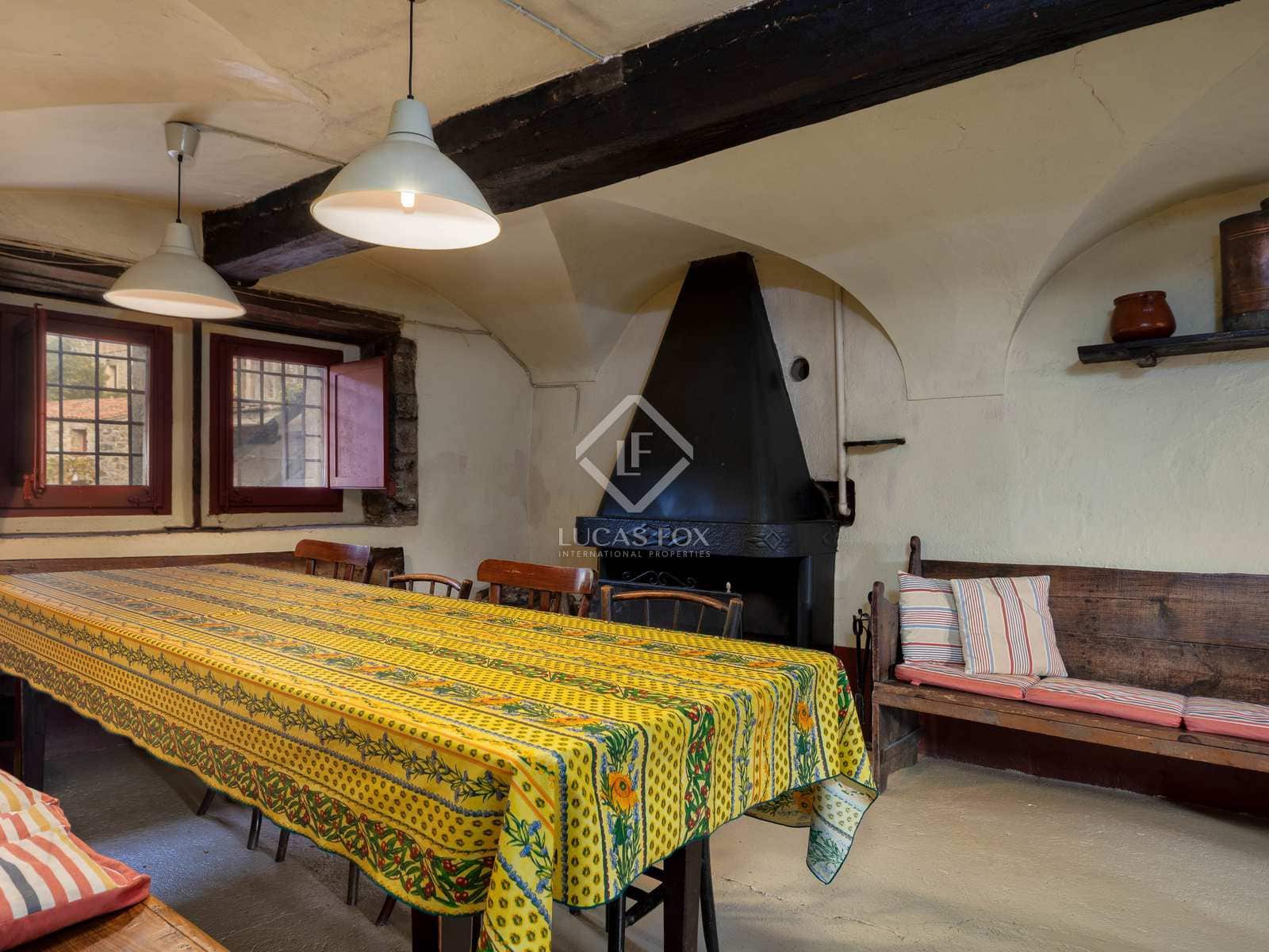 14 soveværelse Finca/Landehus til salg i Sales de Llierca med swimmingpool - € 1.500.000 (Ref: 7917915)