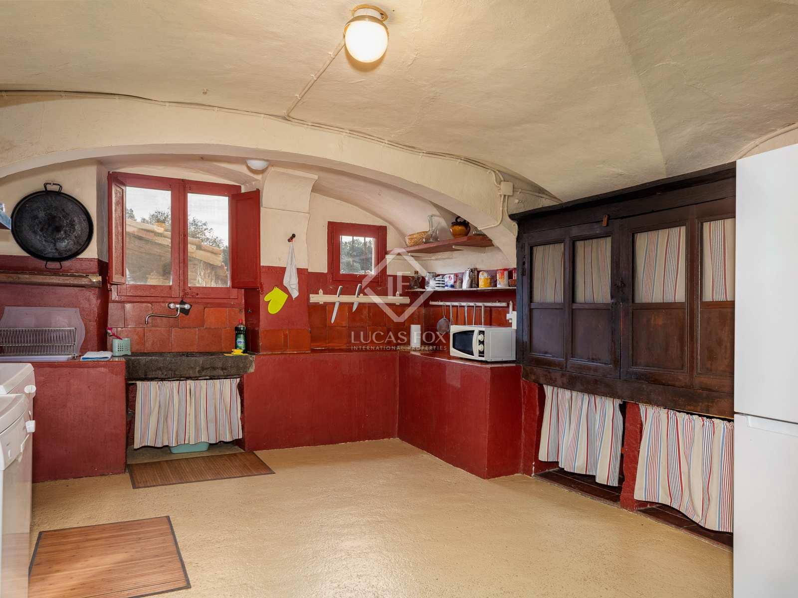 14 soveværelse Finca/Landehus til salg i Sales de Llierca med swimmingpool - € 1.500.000 (Ref: 7917915)