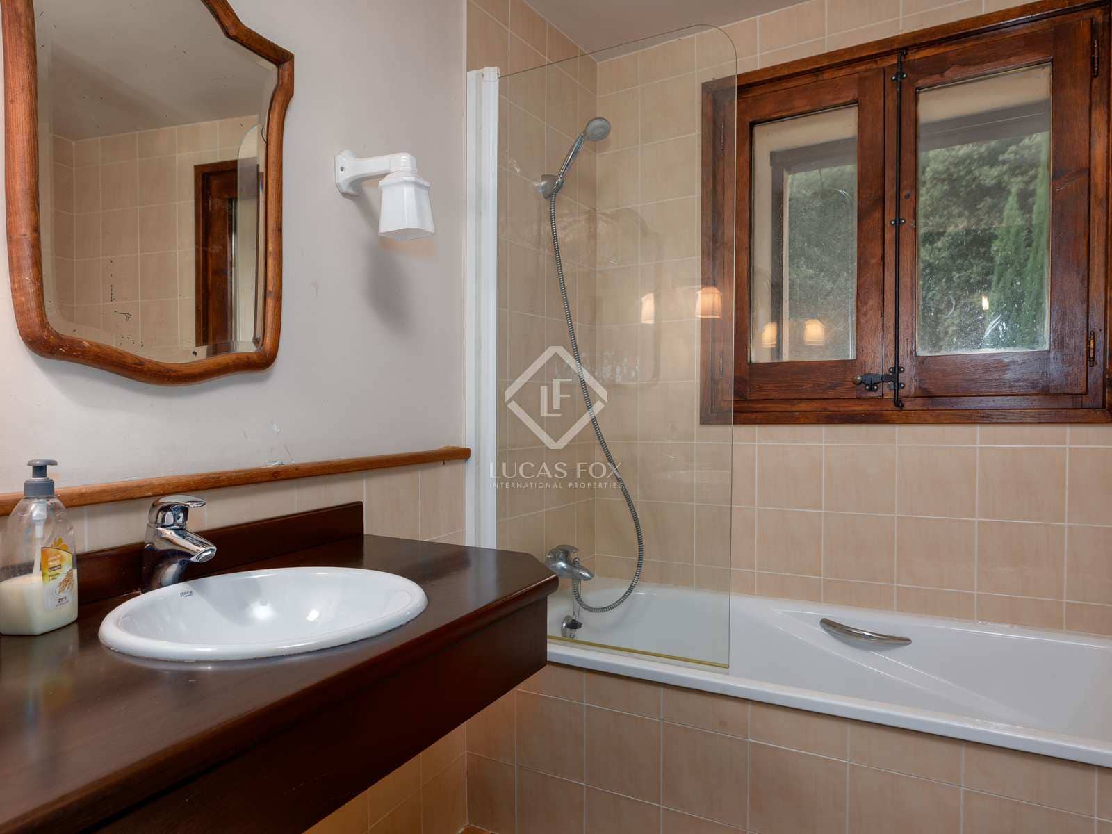 14 soveværelse Finca/Landehus til salg i Sales de Llierca med swimmingpool - € 1.500.000 (Ref: 7917915)