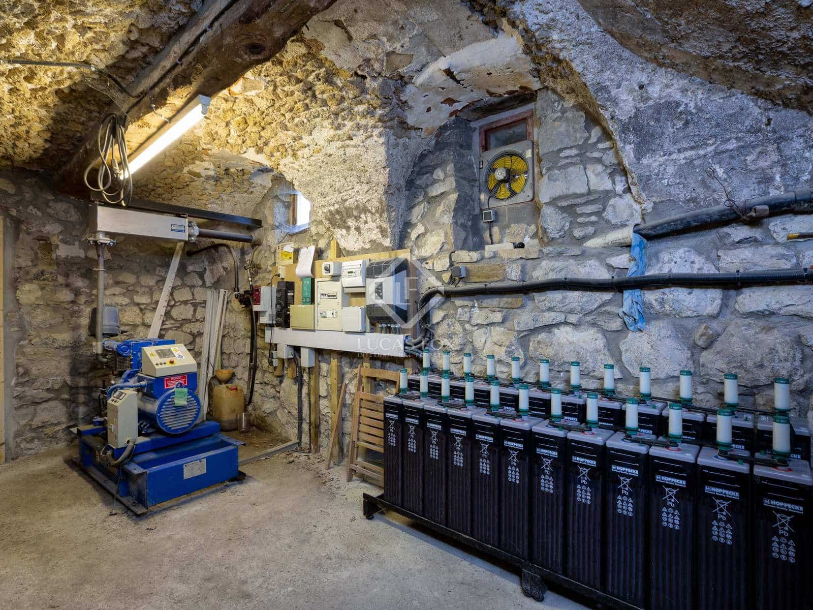 14 soveværelse Finca/Landehus til salg i Sales de Llierca med swimmingpool - € 1.500.000 (Ref: 7917915)