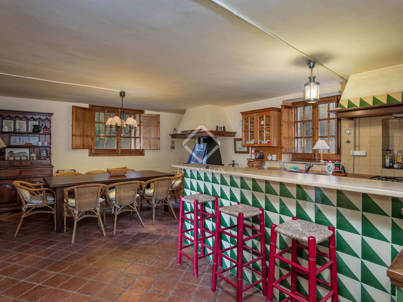 14 soveværelse Finca/Landehus til salg i Sales de Llierca med swimmingpool - € 1.500.000 (Ref: 7917915)