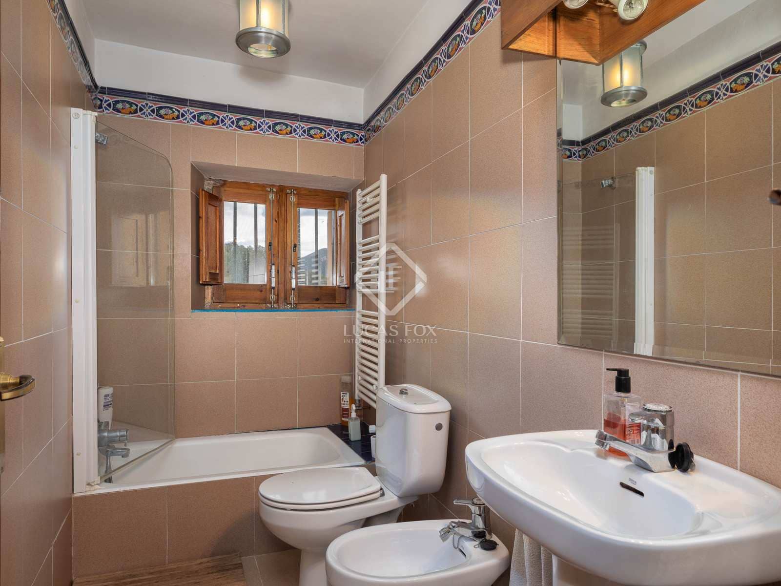 14 soveværelse Finca/Landehus til salg i Sales de Llierca med swimmingpool - € 1.500.000 (Ref: 7917915)