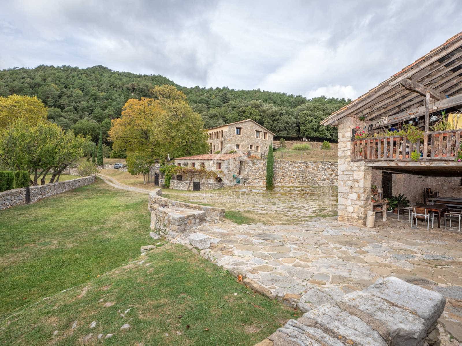 14 soveværelse Finca/Landehus til salg i Sales de Llierca med swimmingpool - € 1.500.000 (Ref: 7917915)