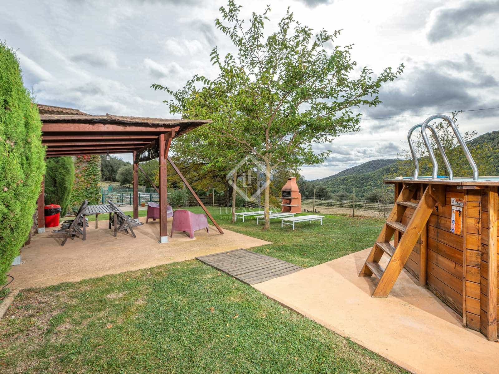 14 soveværelse Finca/Landehus til salg i Sales de Llierca med swimmingpool - € 1.500.000 (Ref: 7917915)