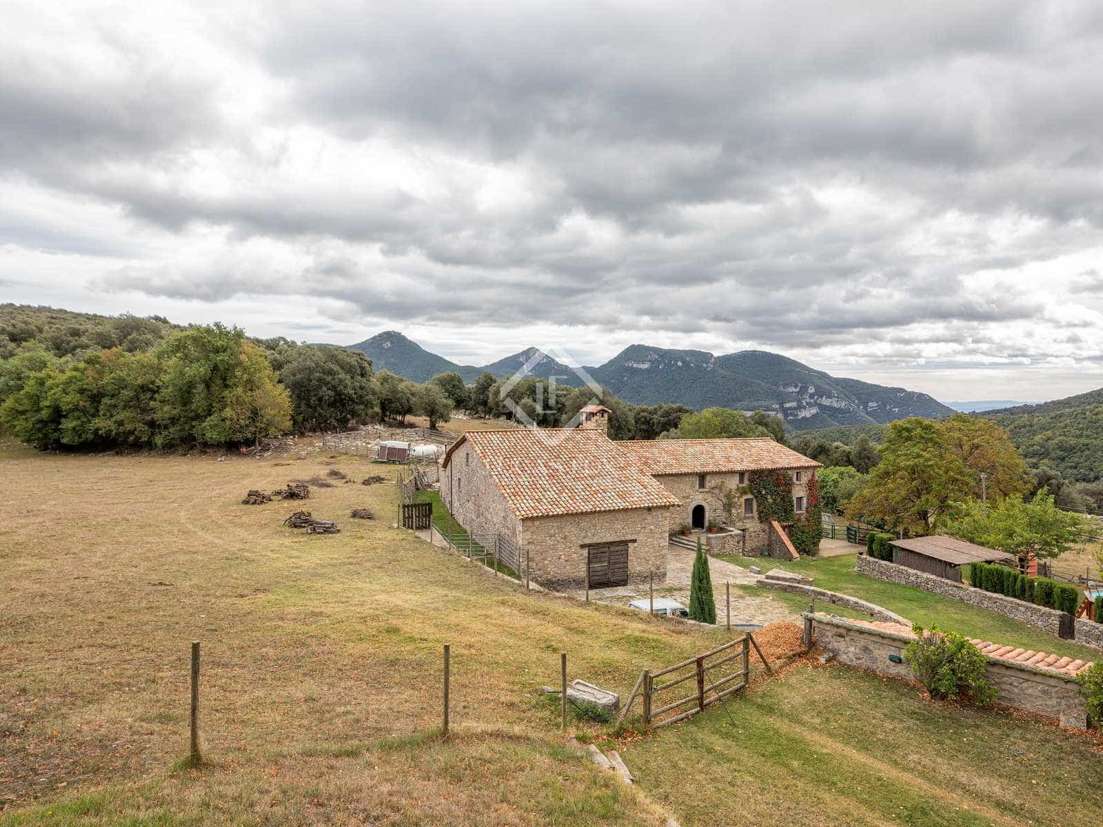 14 soveværelse Finca/Landehus til salg i Sales de Llierca med swimmingpool - € 1.500.000 (Ref: 7917915)