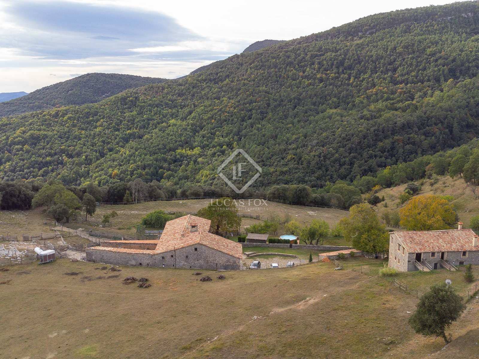 14 soveværelse Finca/Landehus til salg i Sales de Llierca med swimmingpool - € 1.500.000 (Ref: 7917915)