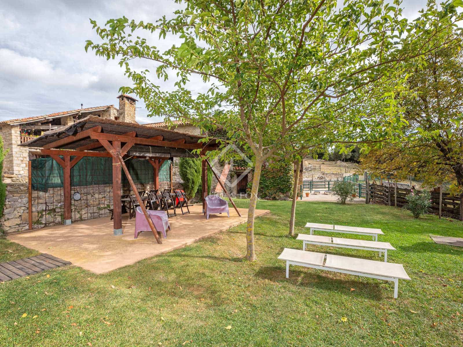 14 soveværelse Finca/Landehus til salg i Sales de Llierca med swimmingpool - € 1.500.000 (Ref: 7917915)