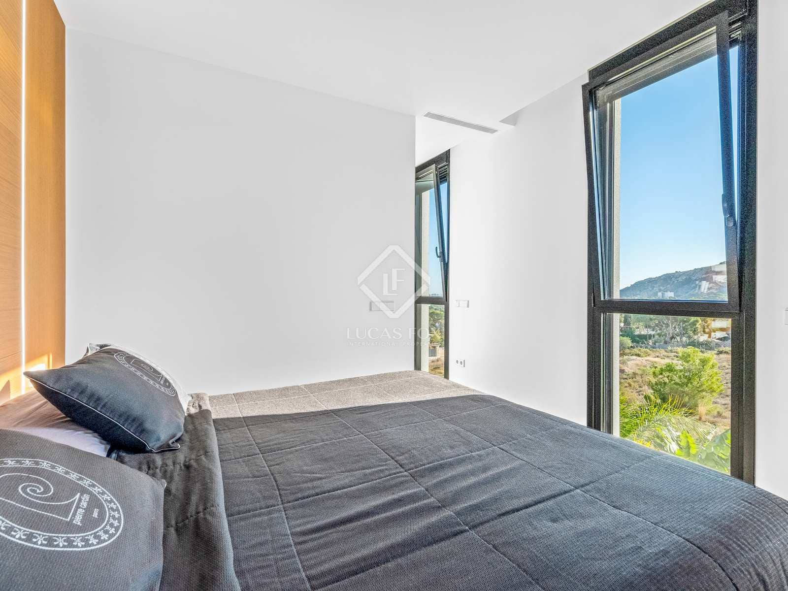 5 slaapkamer Villa te koop in Alicante stad met zwembad garage - € 2.100.000 (Ref: 7935502)