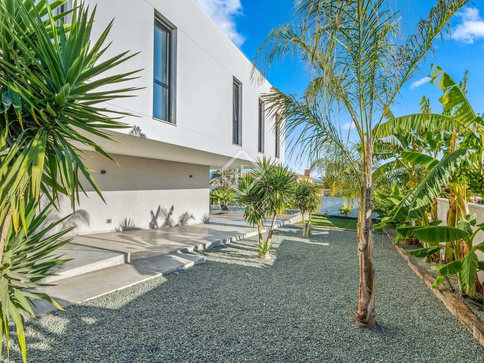 5 slaapkamer Villa te koop in Alicante stad met zwembad garage - € 2.100.000 (Ref: 7935502)