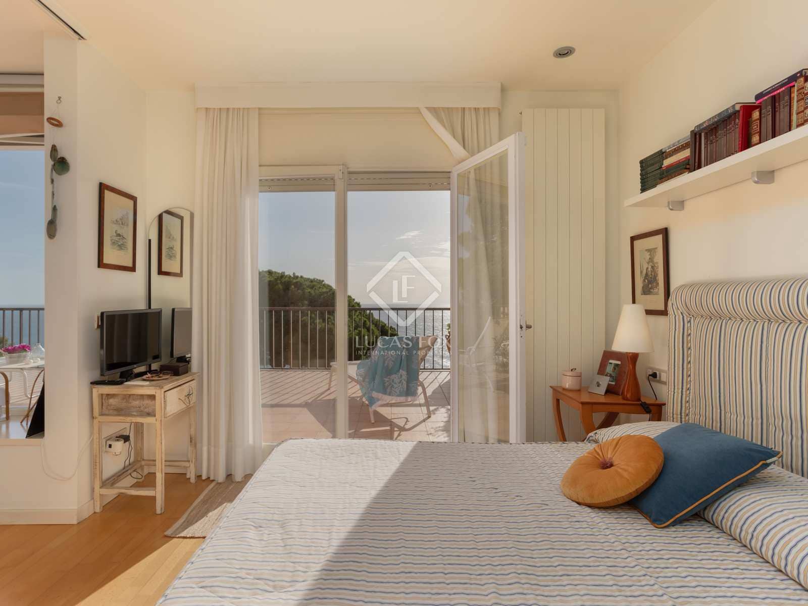 2 bedroom Villa for sale in Llafranc with garage - € 875,000 (Ref: 7950272)