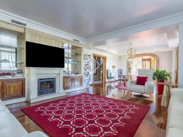 5 bedroom Villa for sale in Pozuelo de Alarcón with pool - € 3,950,000 (Ref: 7957074)