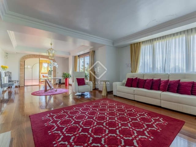 5 bedroom Villa for sale in Pozuelo de Alarcón with pool - € 3,950,000 (Ref: 7957074)