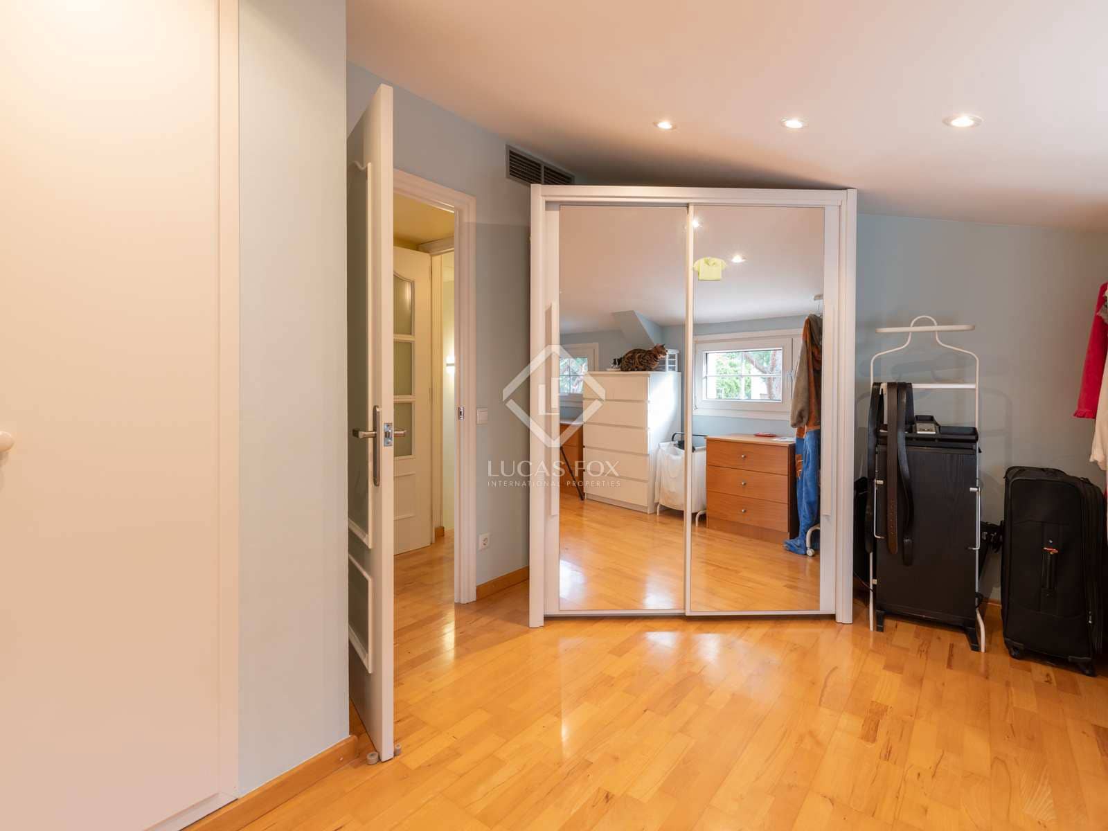 5 soveværelse Villa til salg i Gava med swimmingpool garage - € 1.195.000 (Ref: 7972003)