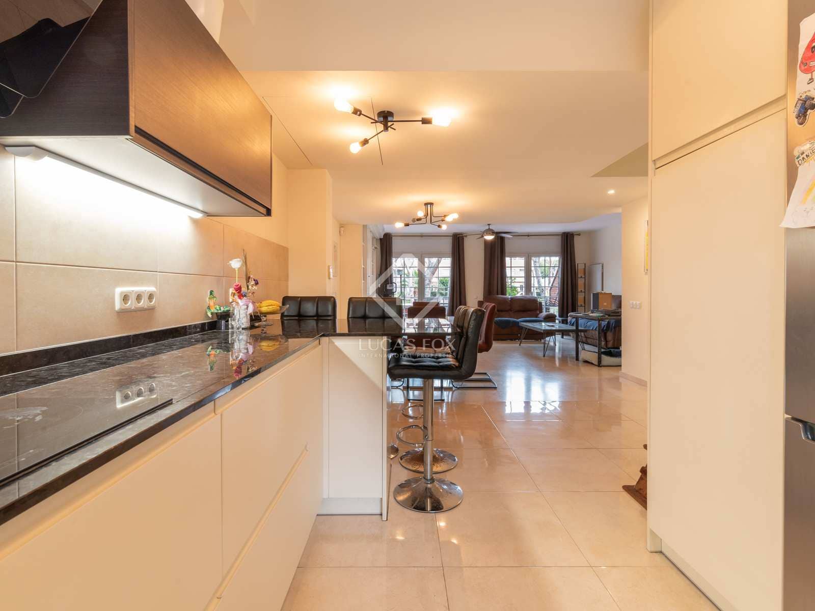 5 soveværelse Villa til salg i Gava med swimmingpool garage - € 1.195.000 (Ref: 7972003)