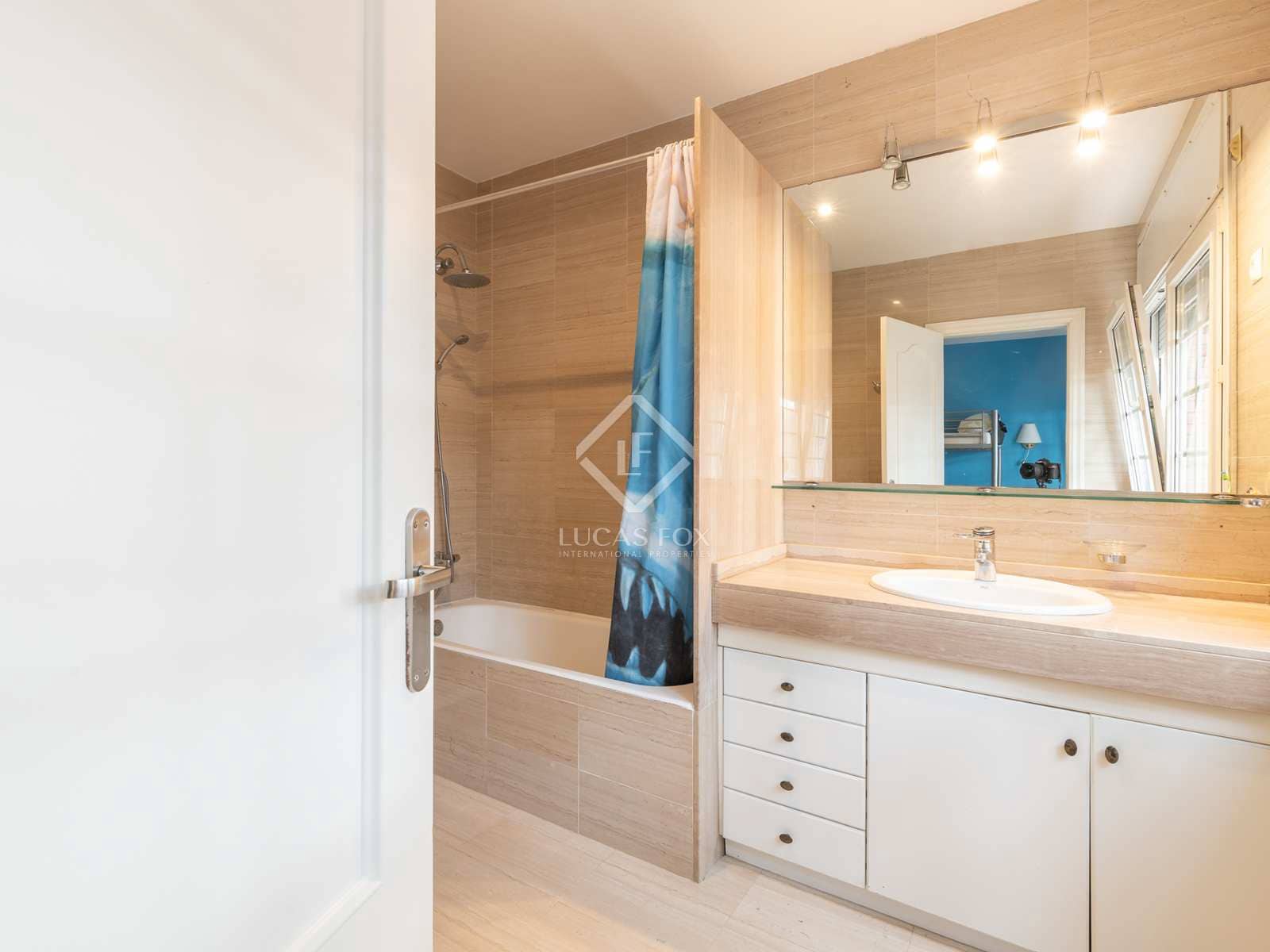 5 soveværelse Villa til salg i Gava med swimmingpool garage - € 1.195.000 (Ref: 7972003)