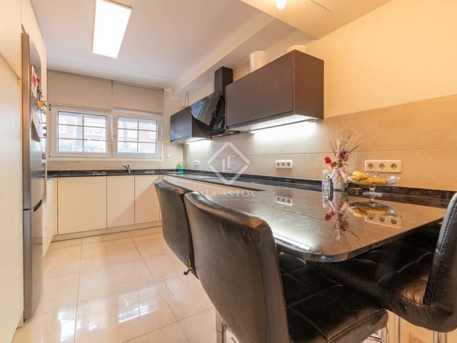 5 makuuhuone Huvila myytävänä paikassa Gavà mukana uima-altaan 
autotalli - 1 195 000 € (Ref: 7972003)