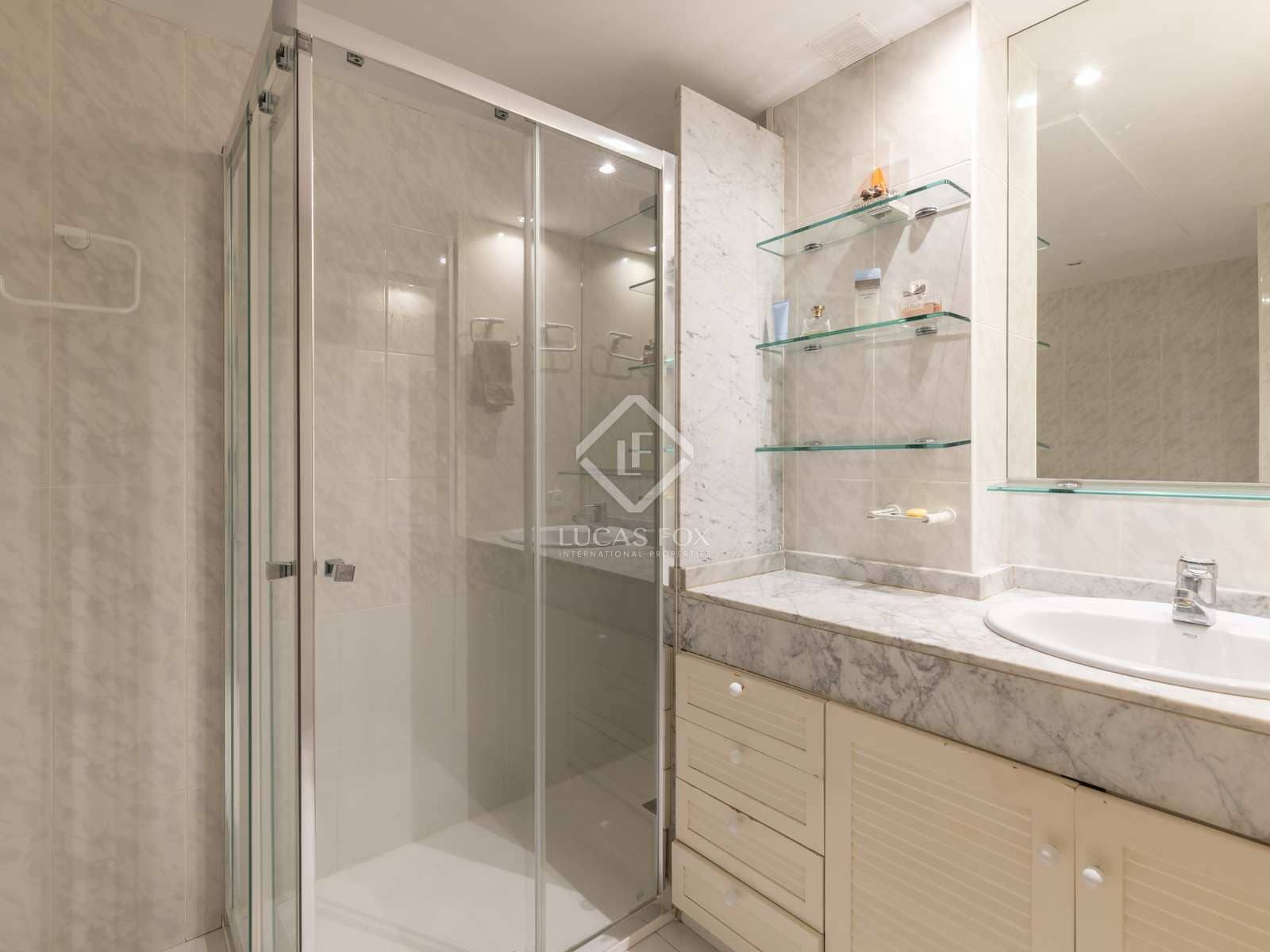 5 soveværelse Villa til salg i Gava med swimmingpool garage - € 1.195.000 (Ref: 7972003)