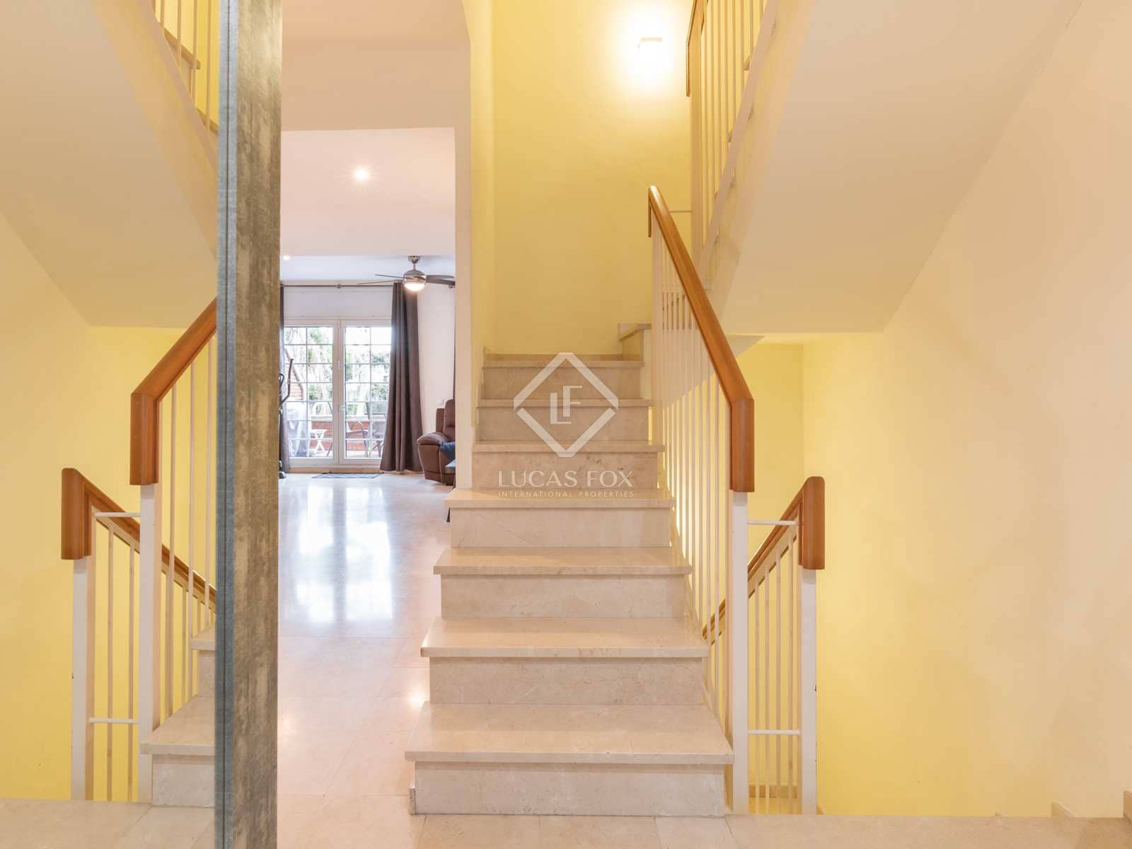 5 soveværelse Villa til salg i Gava med swimmingpool garage - € 1.195.000 (Ref: 7972003)